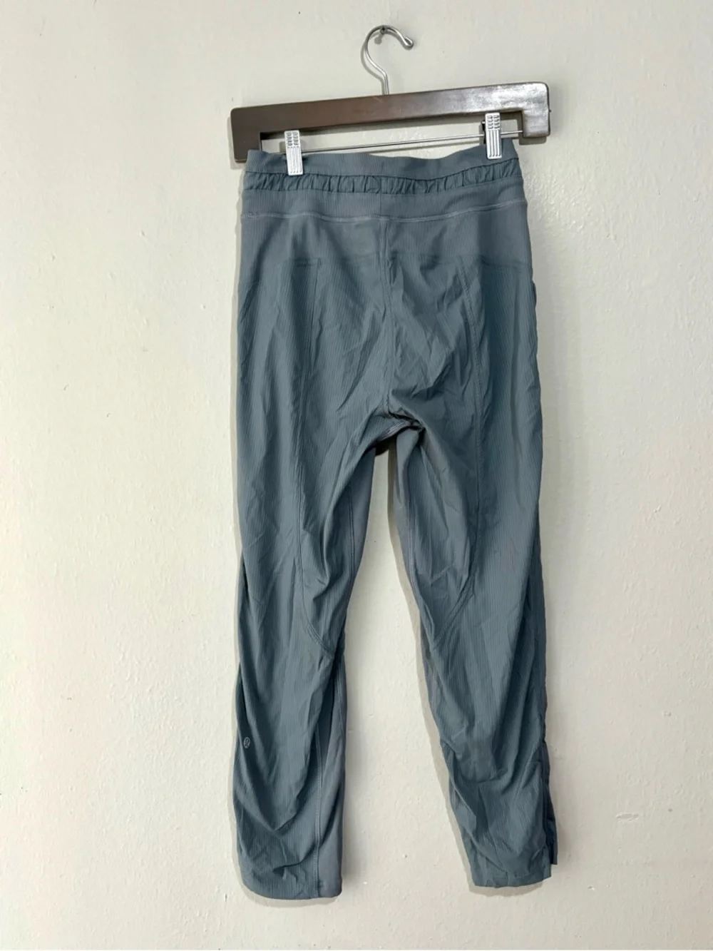lululemon athletica lightweight cropped